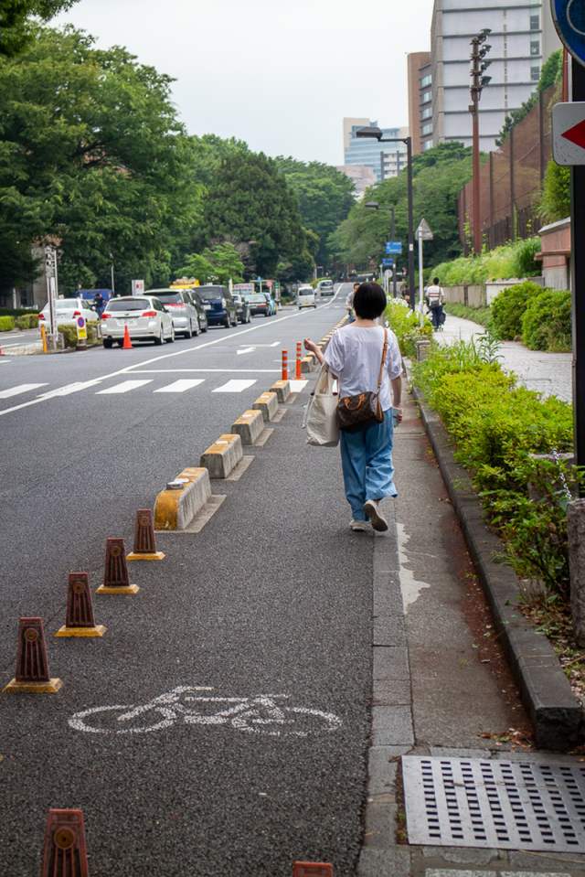 Wenn es extra Wege für Radfahrer gibt, sind hier ziemlich oft auch Fußgänger unterwegs.