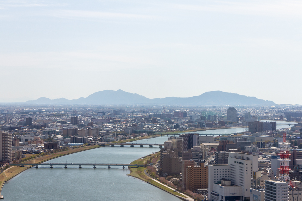 Blick vom Bandaijima Gebäude in Niigata in Richtung des Shinano-Flusses.