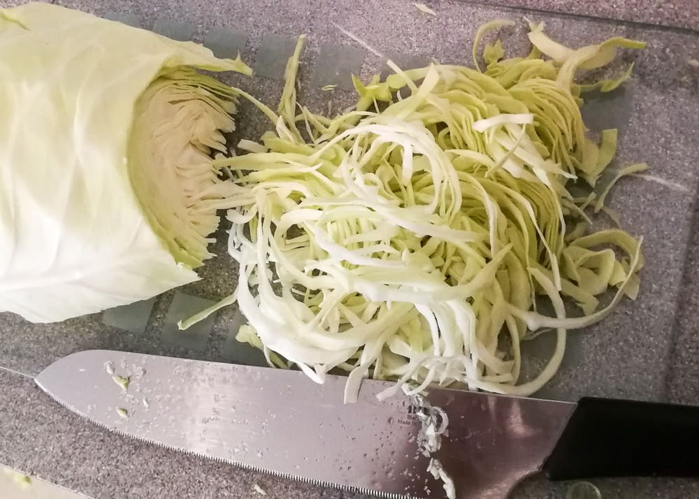Spitzkohl schneiden