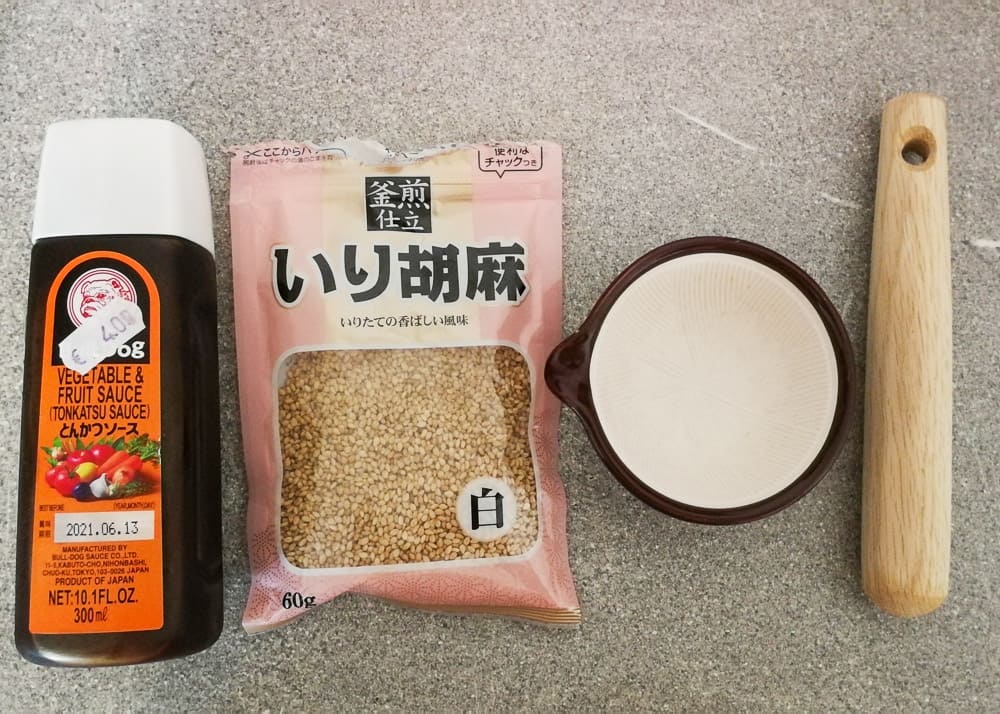Tonkatsu Sauce und Sesam