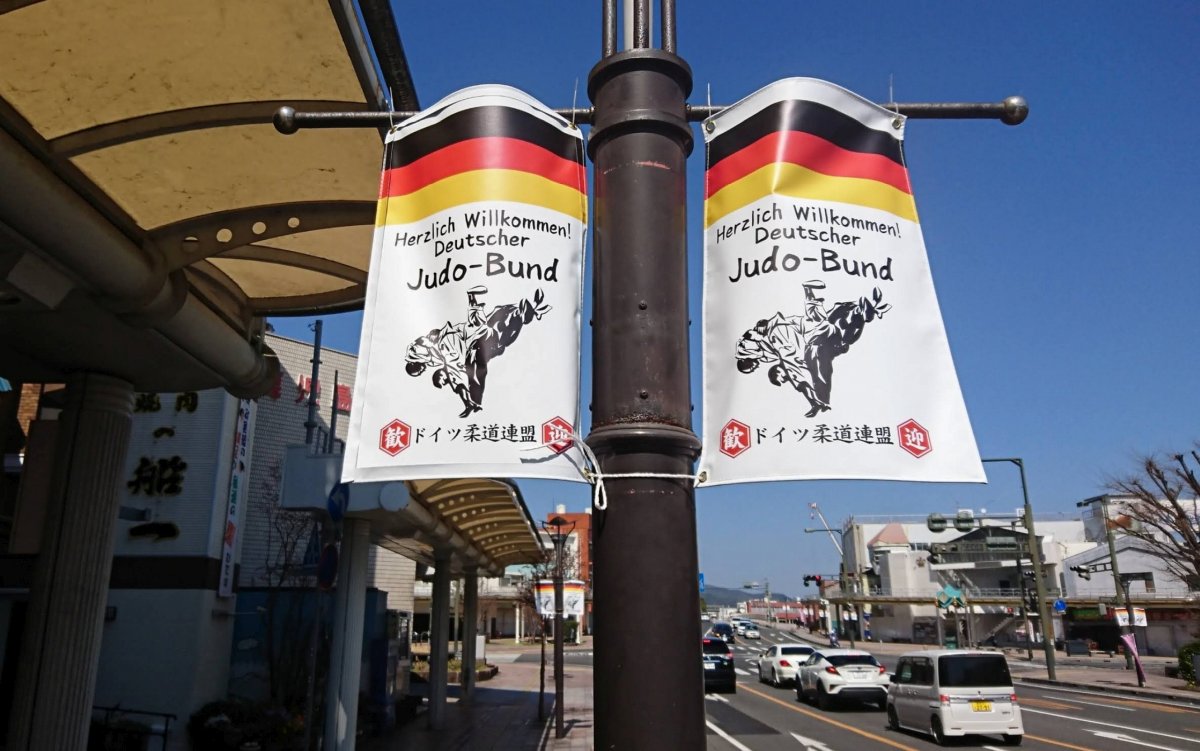 Banner in den Straßen von Nobeoka, um das deutsche Judo Nationalteam zu begrüßen. / Foto: Carina Bublies