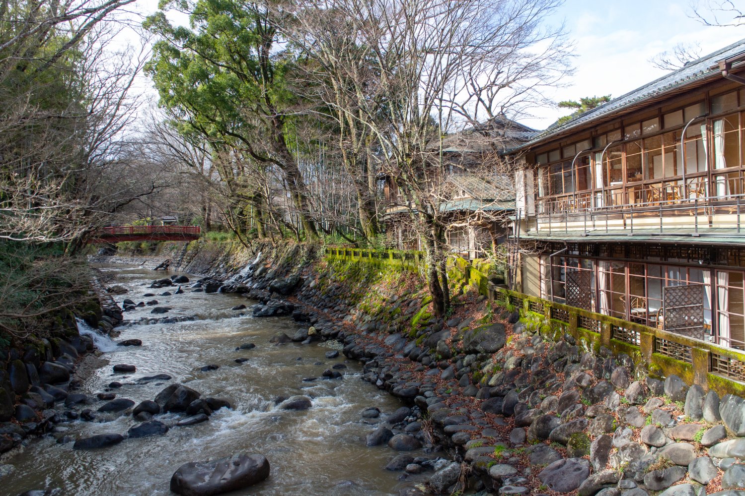 Durch die Onsenstadt Shuzenji fließt der Kitamata.