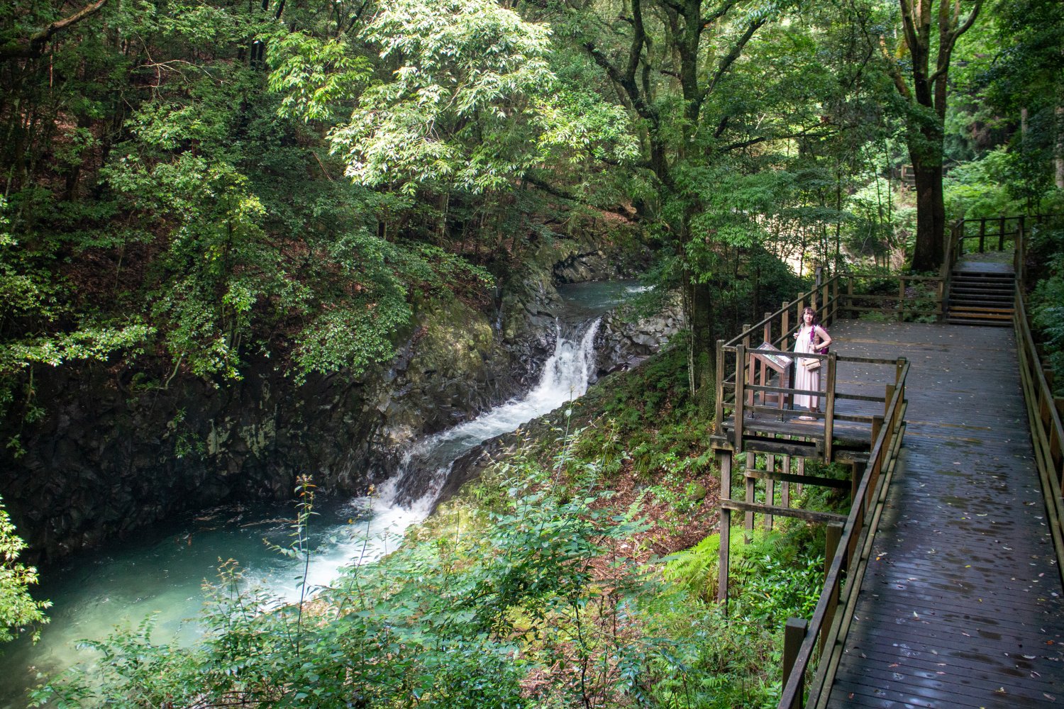 So sehen die Wanderwege an den 7 Wasserfällen bei Kawazu aus.