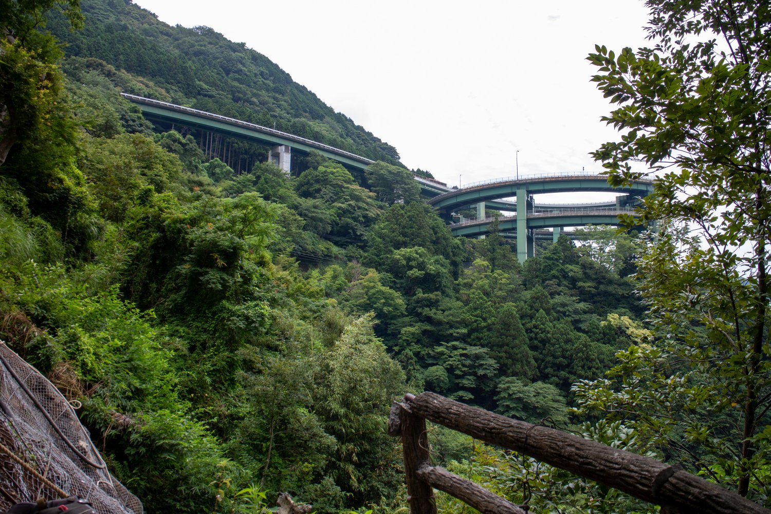 Die Kawazu Loop Bridge.