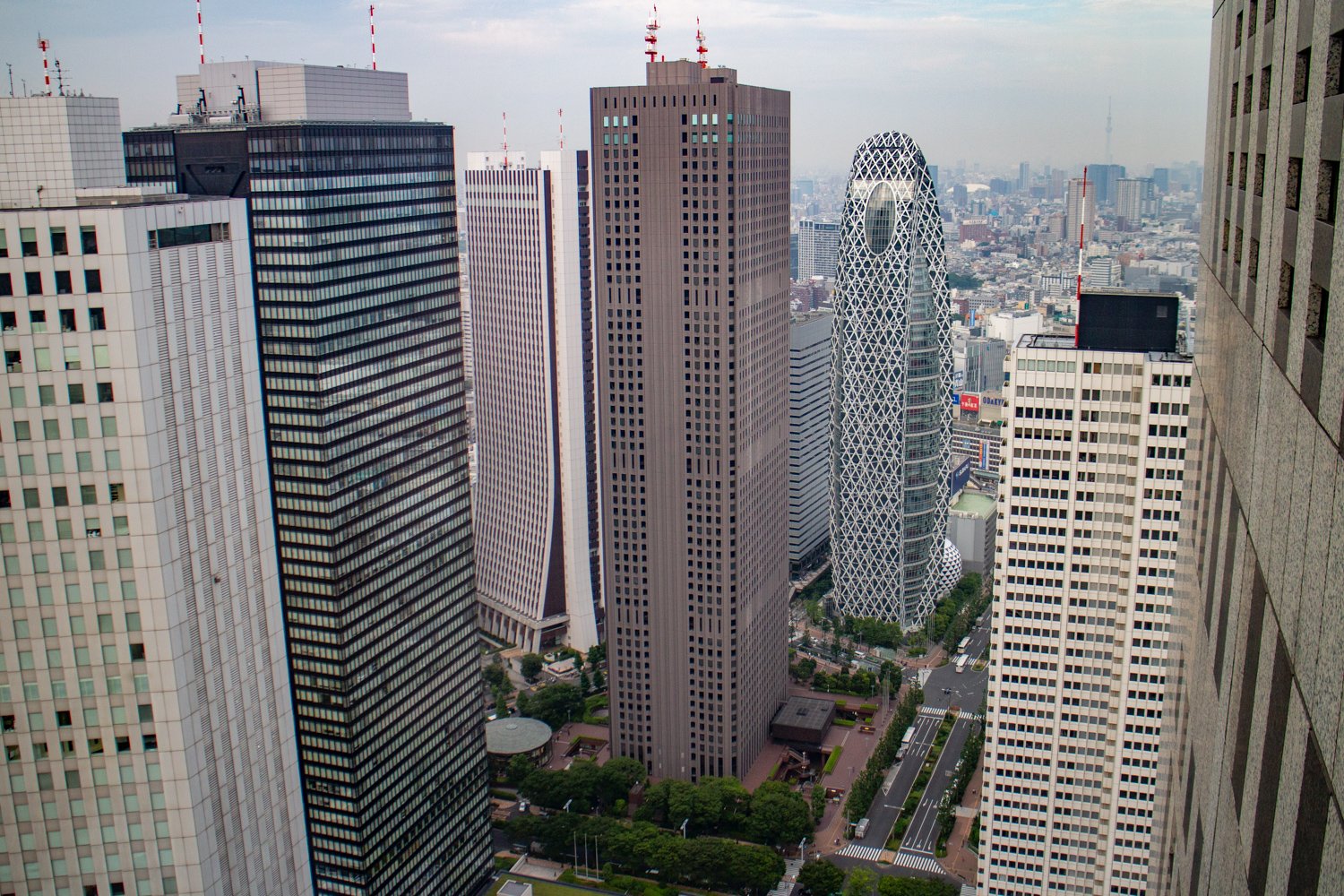 Blick vom Tokyo Metropolitan Government Building in Shinjuku in Richtung Kabukicho.