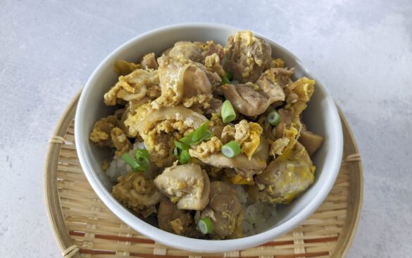 Oyakodon (Reisgericht mit Hähnchen) Rezept - The Hangry Stories