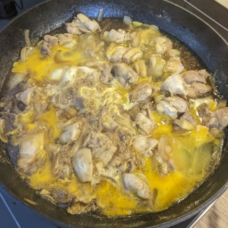 Oyakodon (Reisgericht mit Hähnchen) Rezept - The Hangry Stories