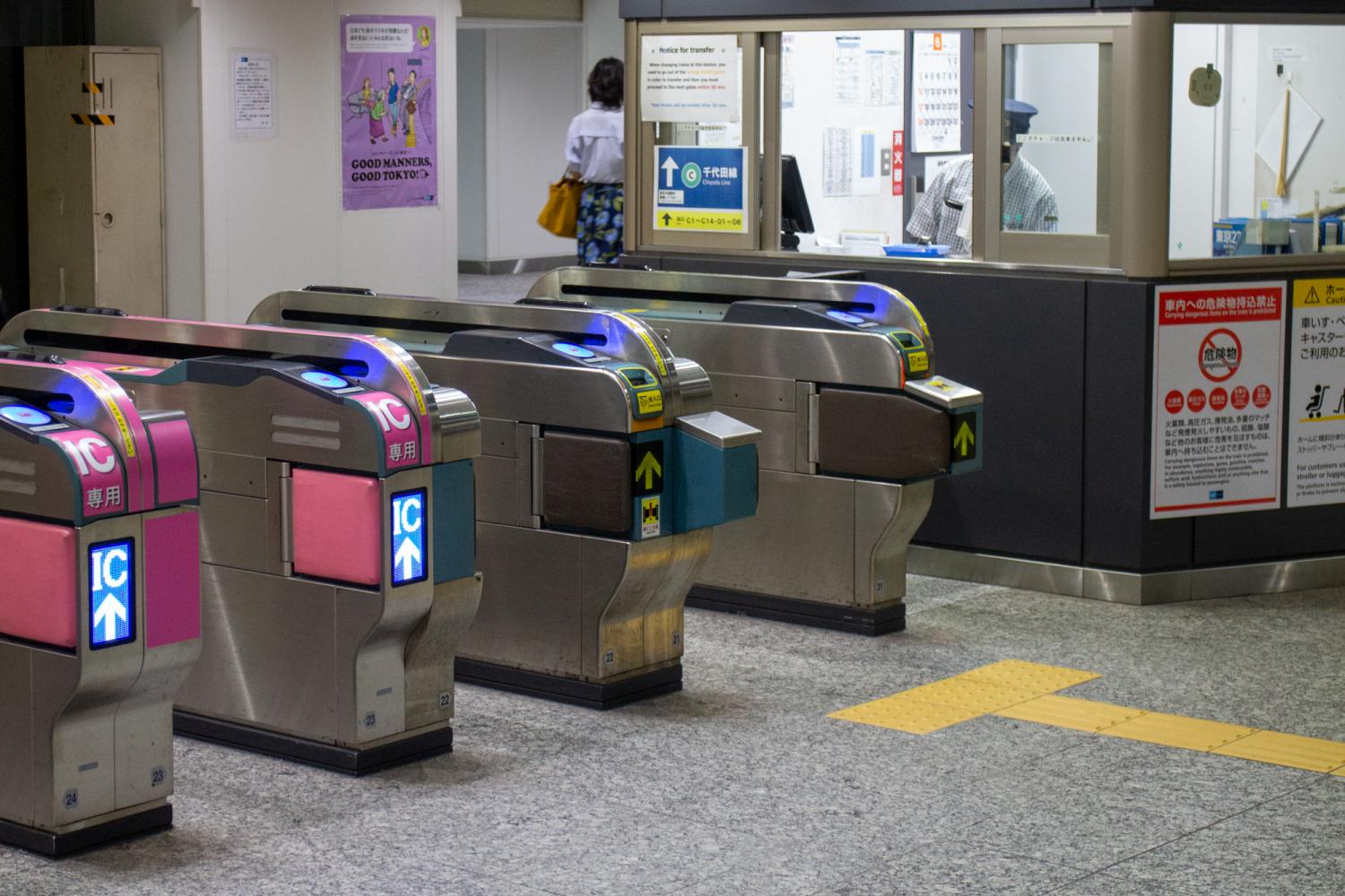 Automatische Ticket-Gates in einem Bahnhof in Tokyo