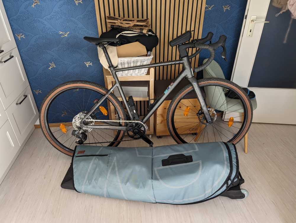 Fahrrad und eingeklappte Bike Bag