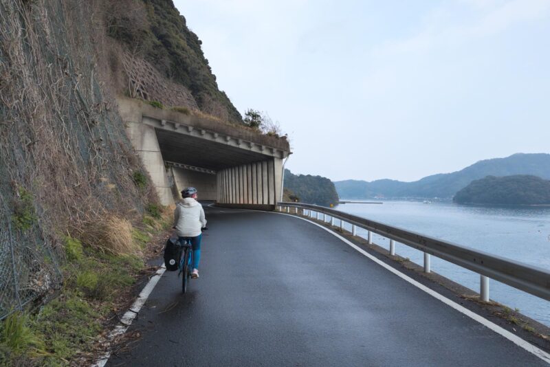 Fahrrad fahren Japan am Meer.